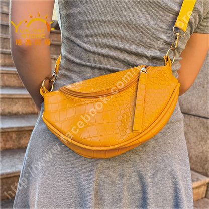 時尚馬鞍形鱷魚紋斜揹包 Fashion saddle crocodile pattern cross-body bag YYC000078